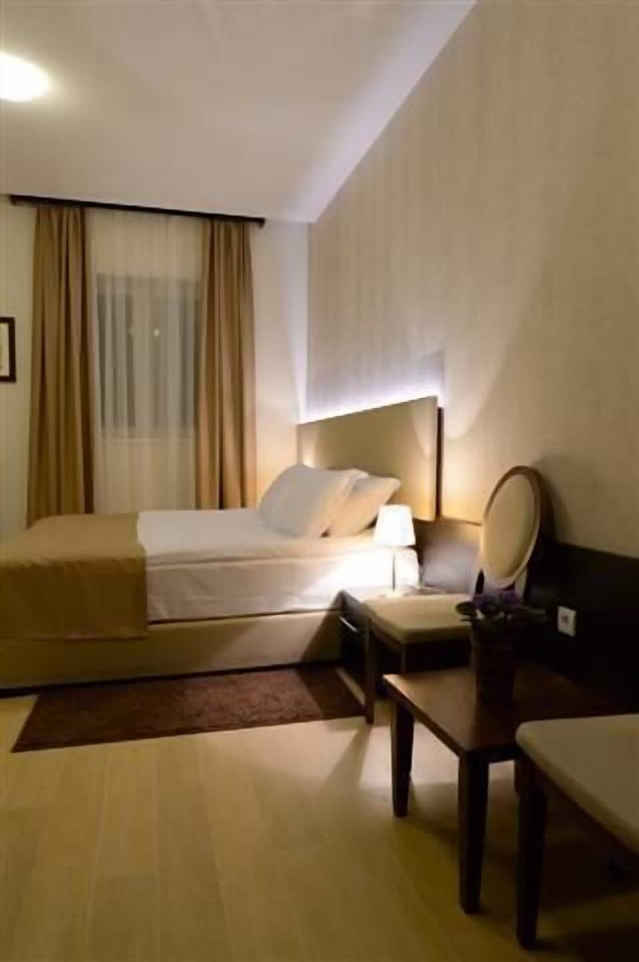 Hotel Majdan Belgrade Exterior photo