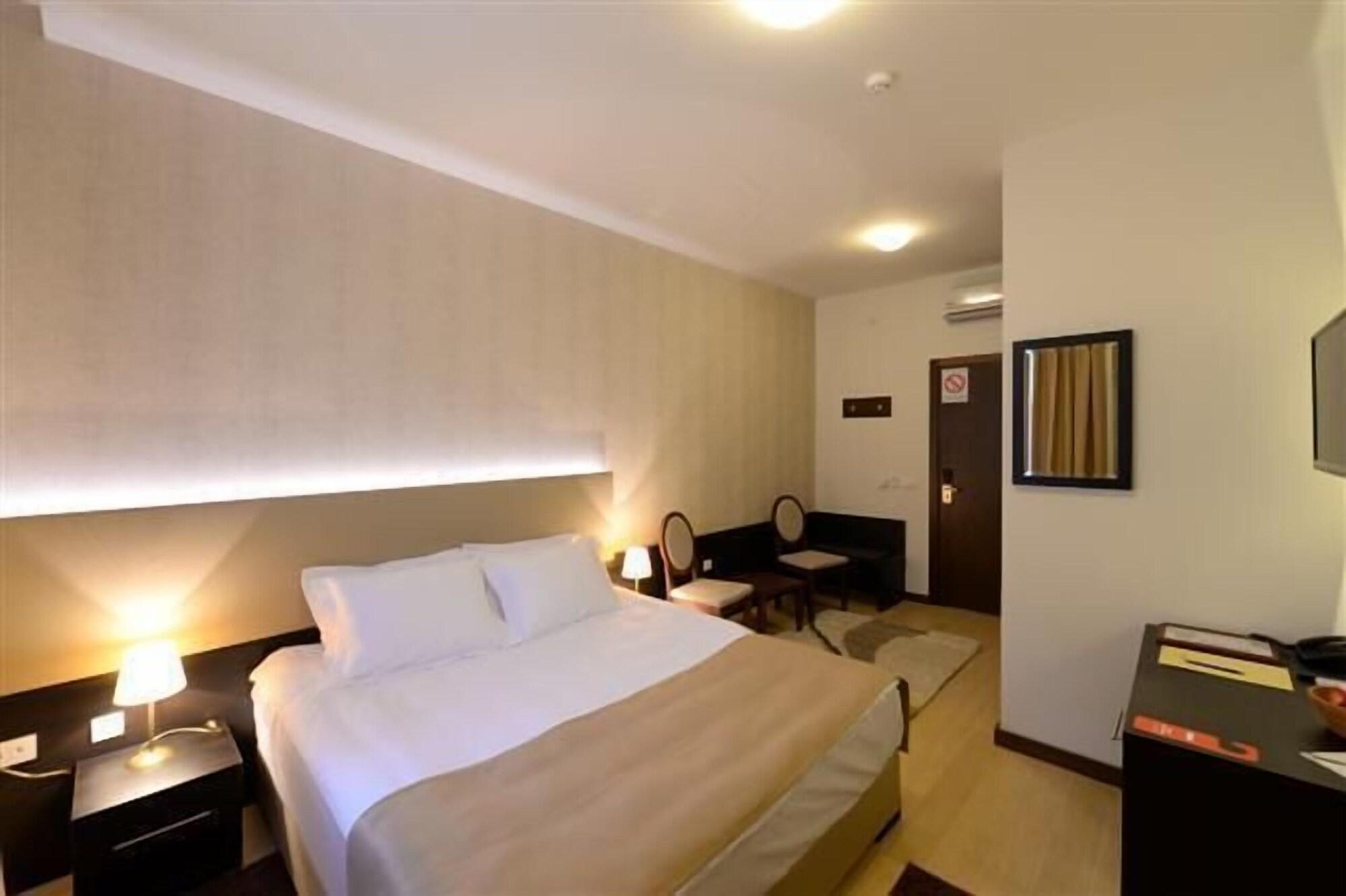 Hotel Majdan Belgrade Exterior photo